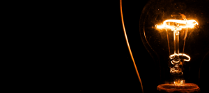 Lâmpada de luz com fundo preto